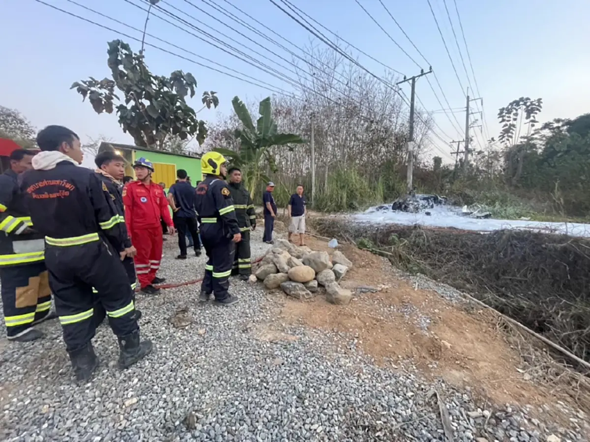 ซุปเปอร์คาร์หลุดโค้งใกล้ อบต.ป่าคา ไฟลุกท่วมทั้งคันเหลือแต่ซาก