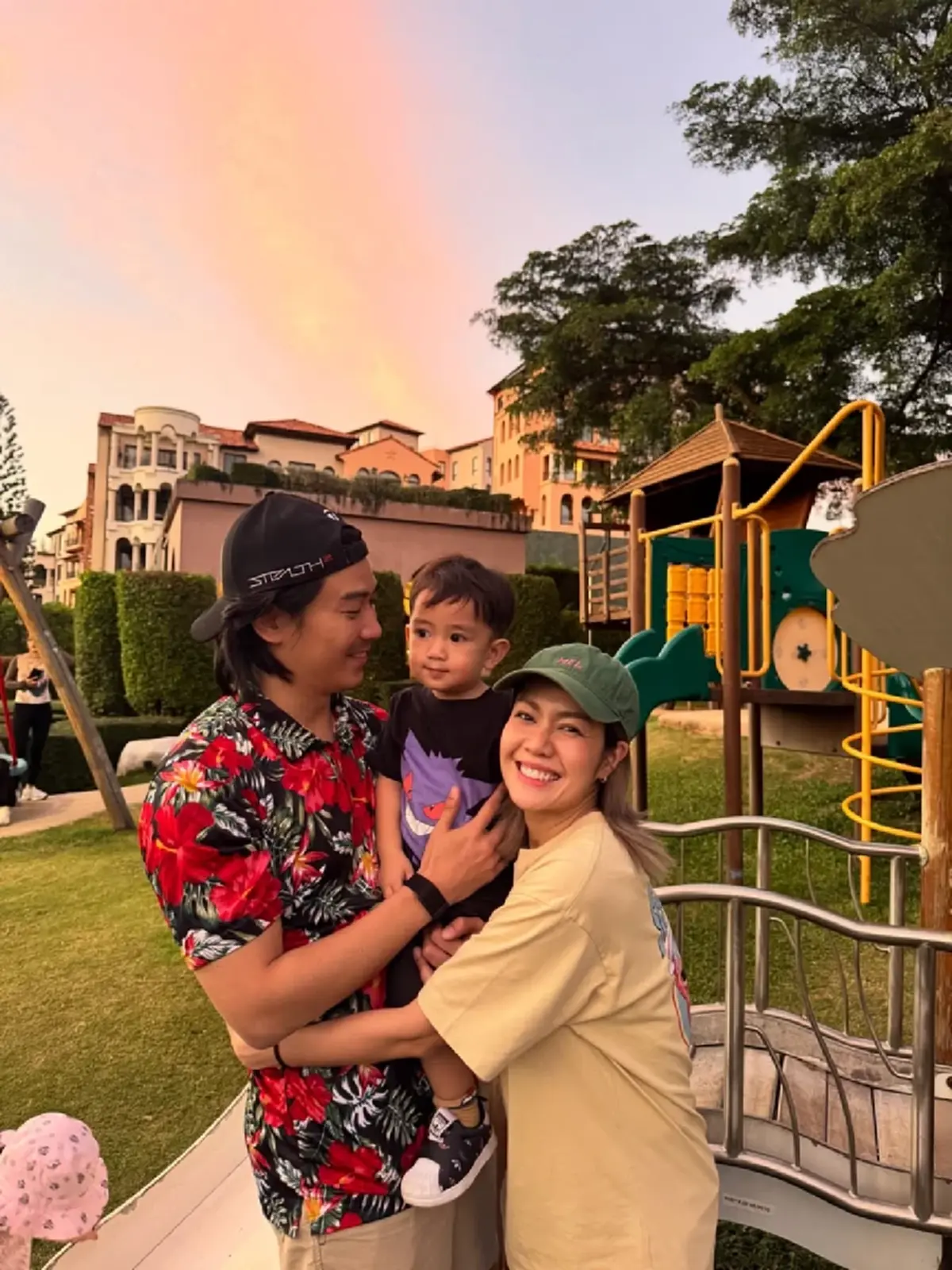  ออร่าจับตั้งแต่ยังไม่ 2 ขวบ  ลูกชาย “เป๊ก–นิว” ทำโซเชียลแตก