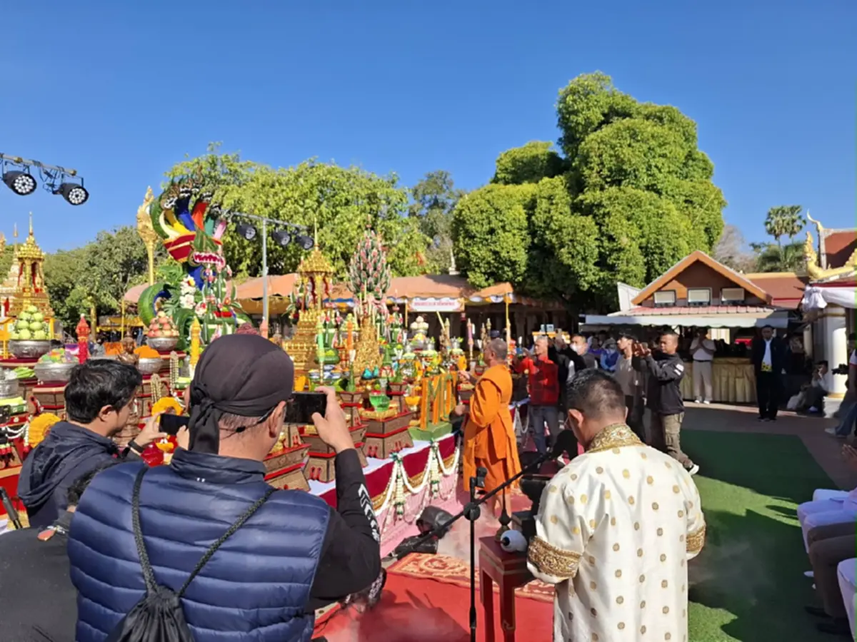 ฮือฮาทั้งวัด เลขธูปโผล่ชัด พิธีขอขมาพระธาตุพนม ก่อนงานบุญใหญ่