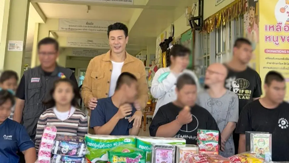 โดม ปกรณ์ ลัม จัดวันเด็ก มอบของเล่นให้น้องพิการซ้ำซ้อน