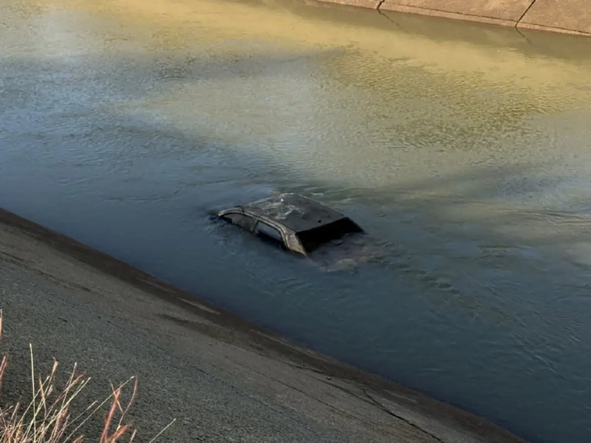 ทะเบียนรถ เก๋งจมคลองชลประทานนาน 2 ปี ก่อนพบพร้อมโครงกระดูกมนุษย์