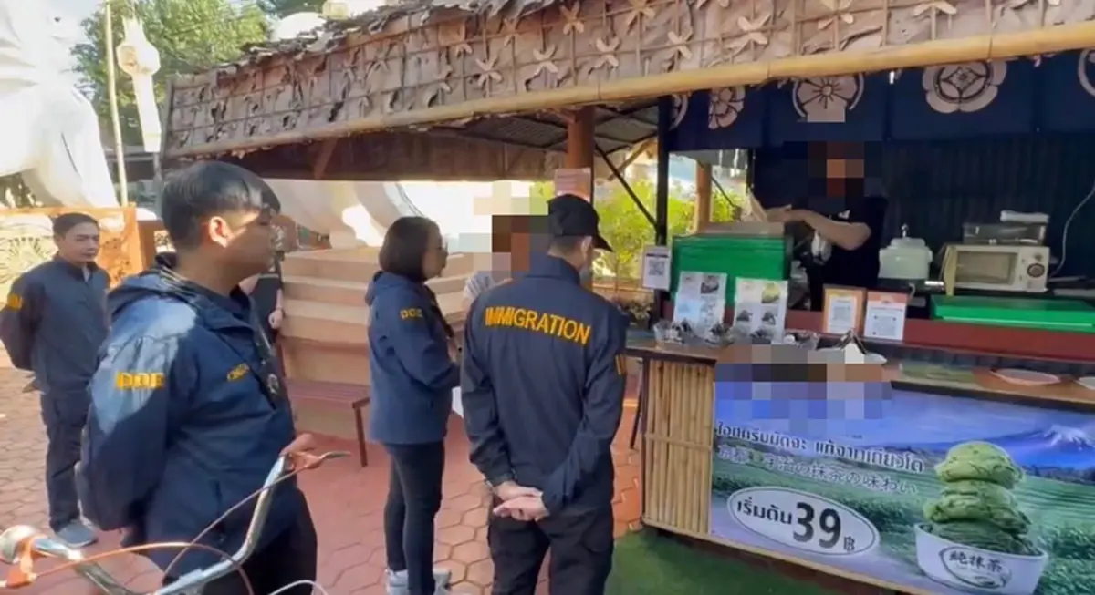 ไม่รอด ตม.บุกจับหนุ่มญี่ปุ่น แย่งอาชีพคนไทย หน้าวัดดังเชียงใหม่