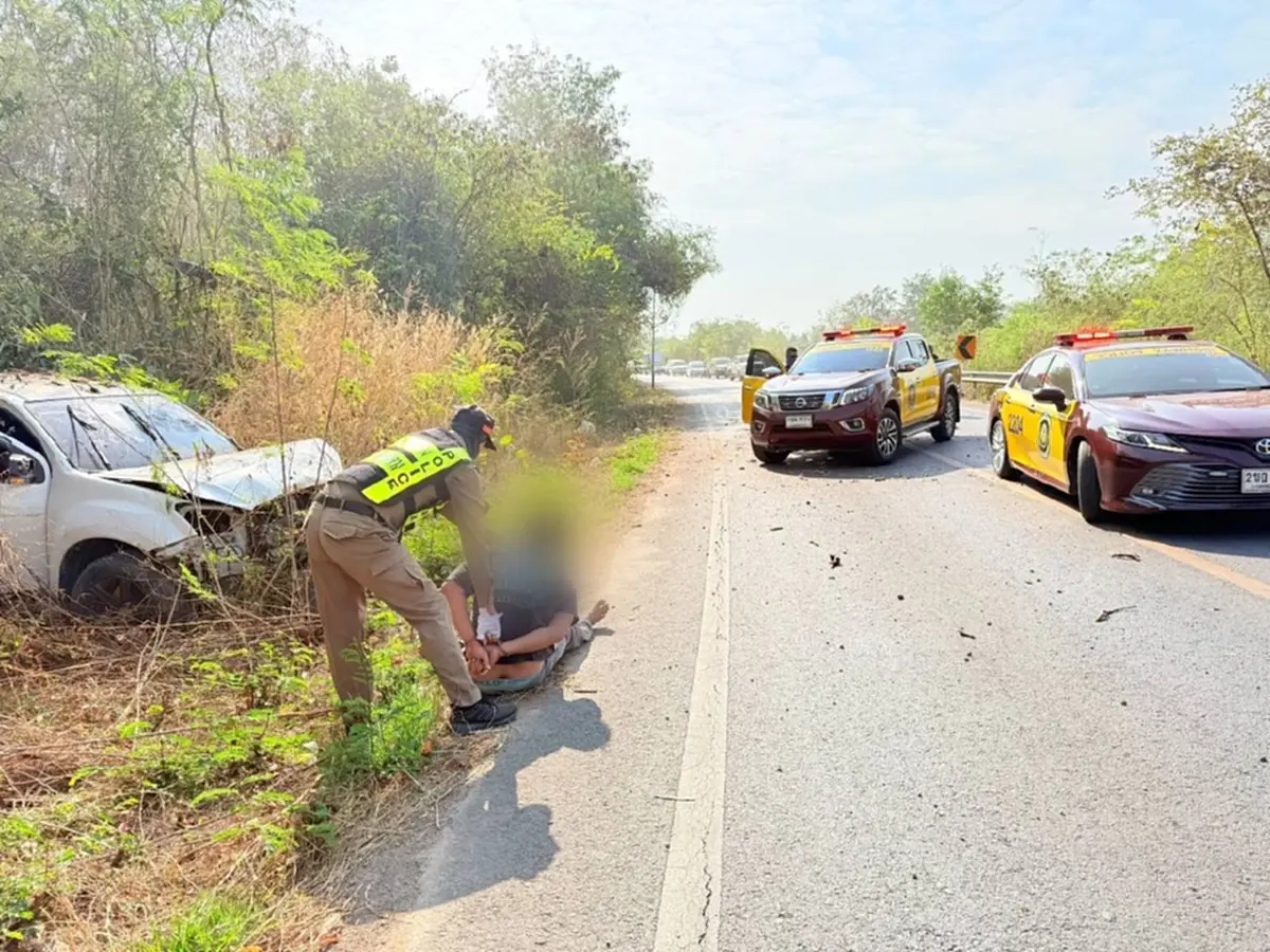 (CIB) ไล่ล่าพ่อค้ายา พยายามติดสินบน-แหกด่าน ก่อนเสียหลักพลิกคว่ำ