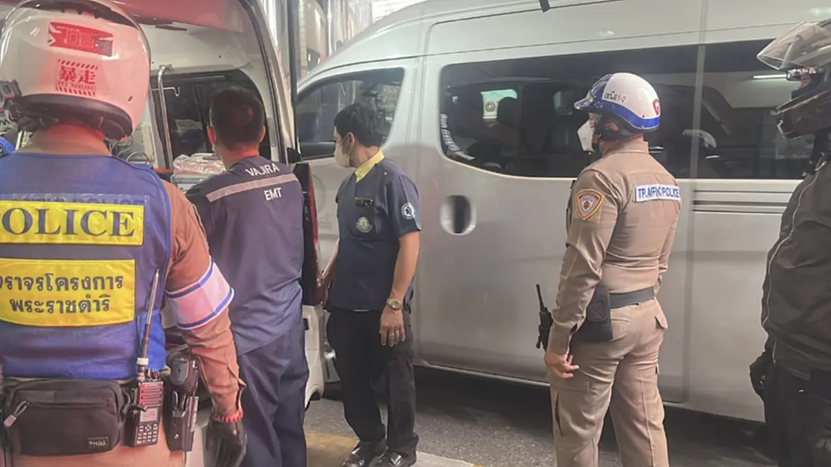 วินาทีชีวิต ตำรวจช่วยทำคลอดในรถ ใช้ไหวพริบช่วยจนทารกรอด