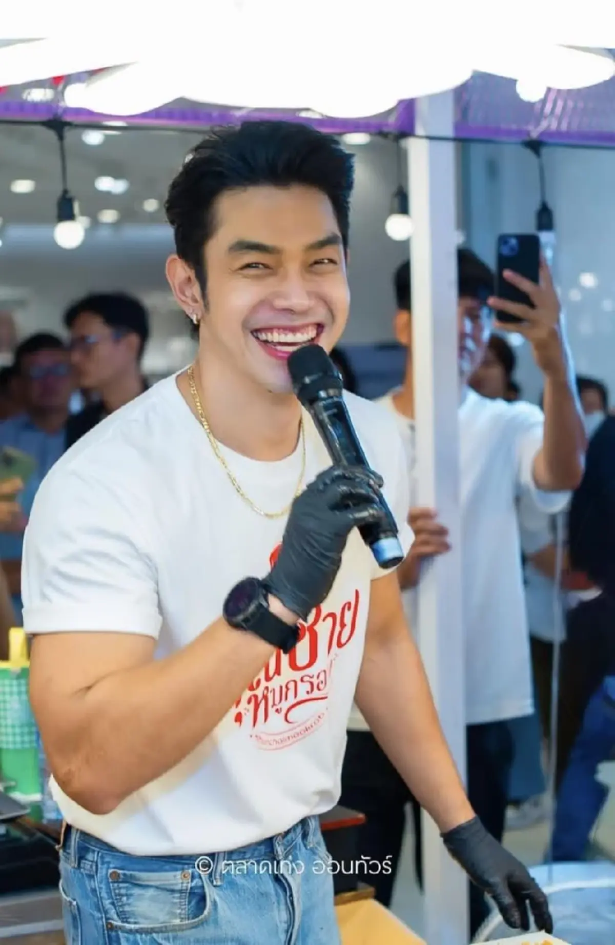 อาร์ต พศุตม์ โชว์ลอตเตอรี่ เลขตรงทะเบียนรถ แฟนๆ แห่ชมเลขสวย