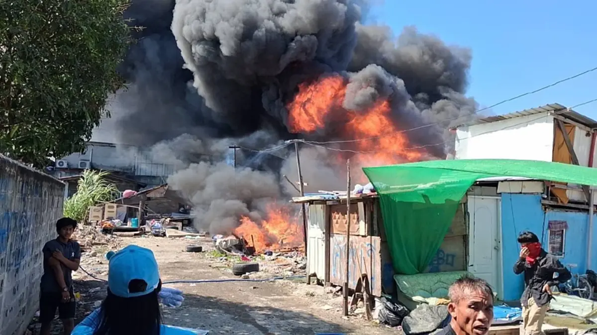 เกิดเหตุไฟไหม้บ้านซอยสุเหร่าคลองหนึ่ง 16 แยก 7 เขตคลองสามวา