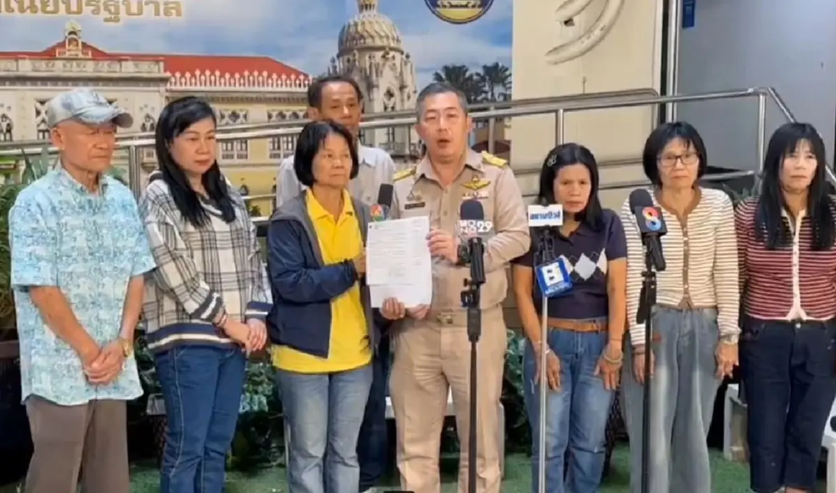 ไม่ทนแล้ว ชาวโคราช บุกทำเนียบ จี้เยียวยาเหตุไฟไหม้ตลาดปักธงชัย