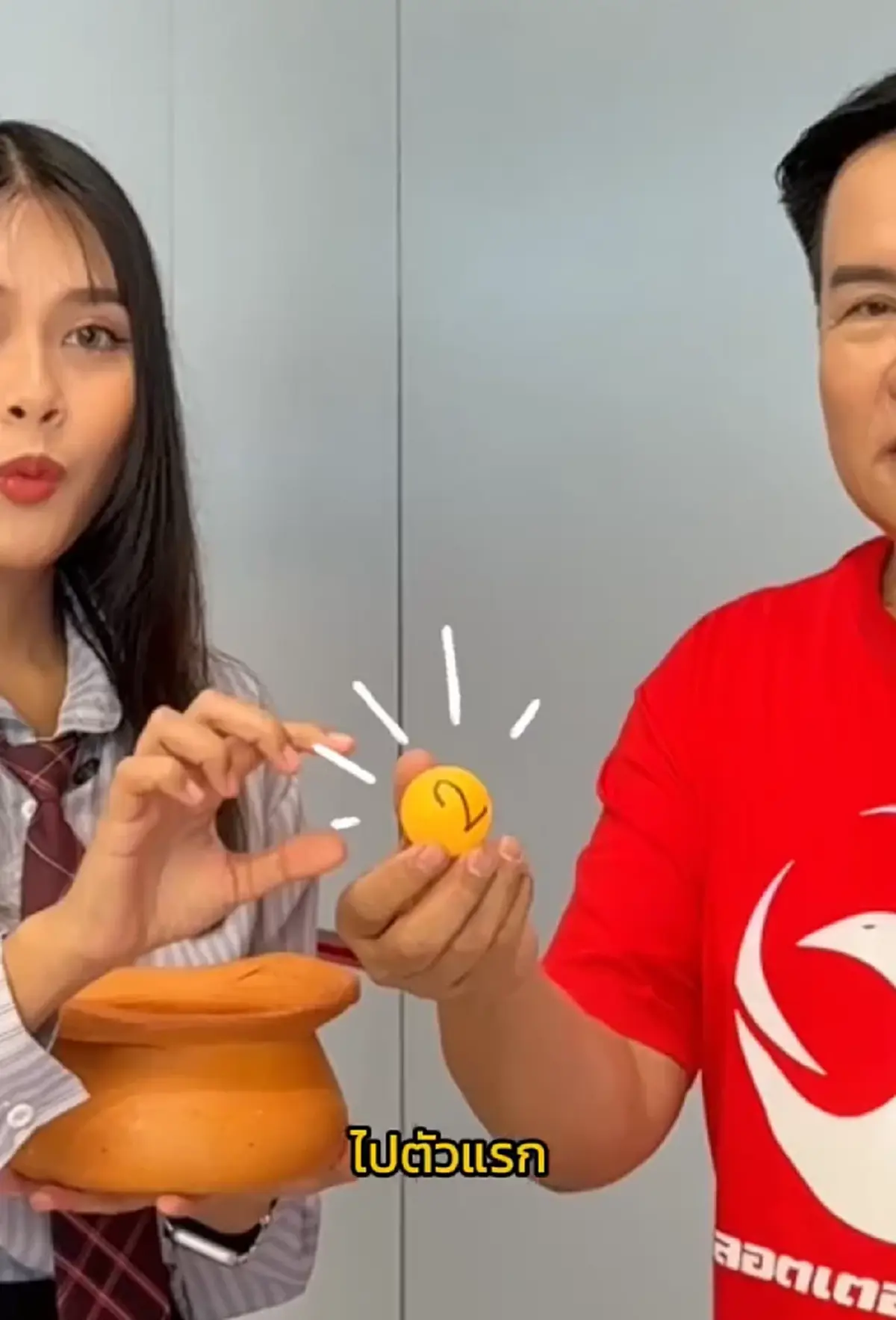 ลูกทุ่งดัง มนต์สิทธิ์ คำสร้อย โชว์จุดธูปมงคล ได้เลขสวย