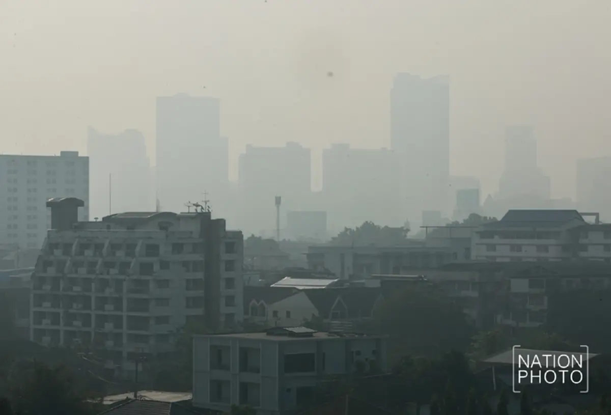 รู้แล้วสาเหตุ เช้านี้ท้องฟ้าดูขมุกขมัว ทั้งที่ค่าฝุ่น PM2.5 ลดลง