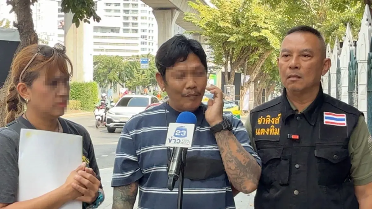 พ่อค้ารองเท้าหวิดดับ ถูกวัยรุ่นกระหน่ำ รู้ต้นเรื่องน่าใจหาย