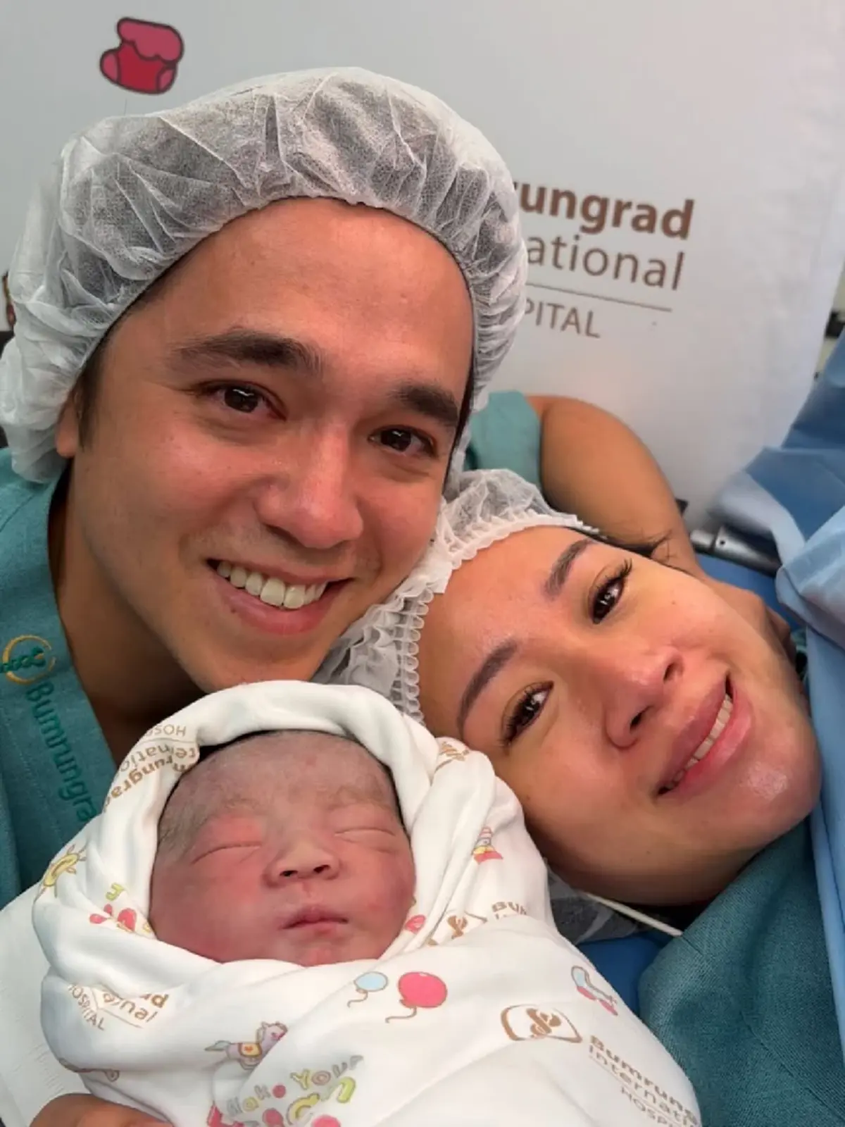 “อเล็กซ์ เรนเดลล์” ขึ้นแท่นคุณพ่อป้ายแดง ภรรยาคลอดลูกคนแรก