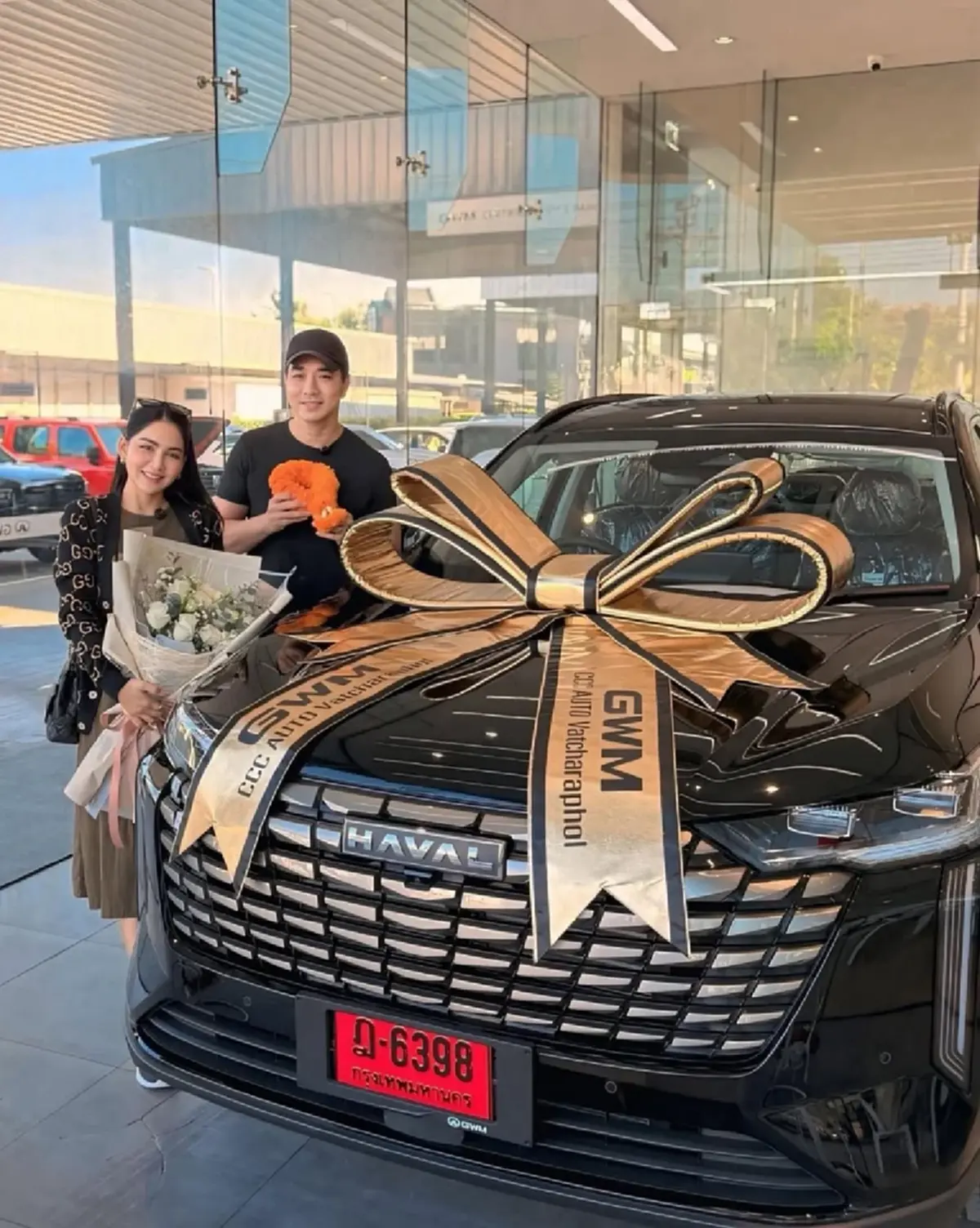 เจมส์ เรืองศักดิ์ ถอยรถใหม่ป้ายแดง แฟน ๆ แห่โฟกัสเลขทะเบียนสวย