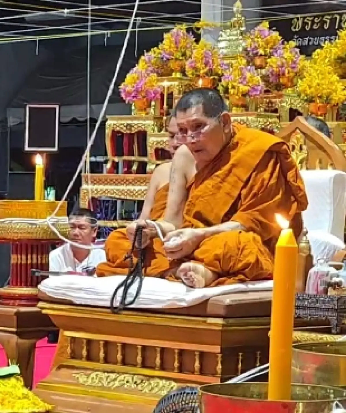 ฮือฮา "หลวงปู่ศิลา" ให้พรแรง ก่อนหลุดโฟกัสขันน้ำมนต์สวดข้ามปี