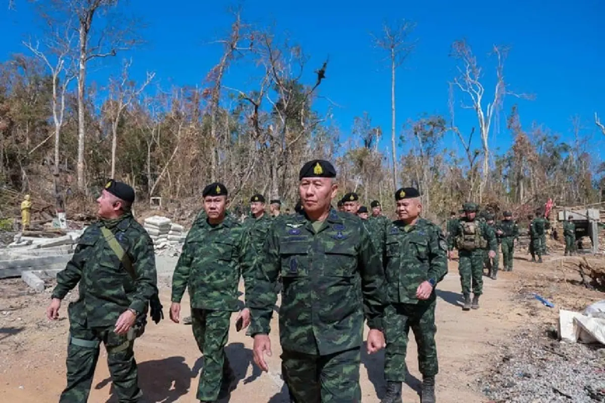 ผบ.ทบ. ลุยตรวจเยี่ยมแนวชายแดนอีสานใต้ สั่งคุมเข้มความมั่นคงทุกมิติ