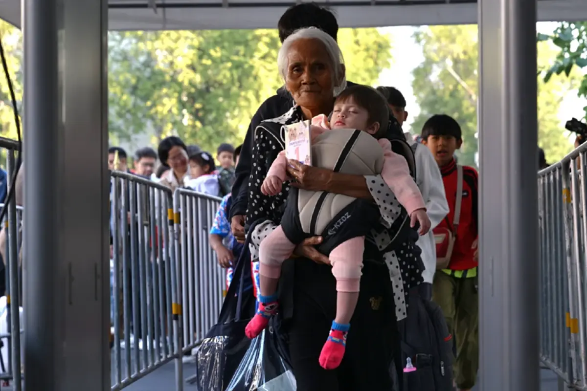 ทำเนียบฯคึกคัก "น้องชมพู่" นั่งเก้าอี้นายก คนแรก วันเด็กแห่งชาติ