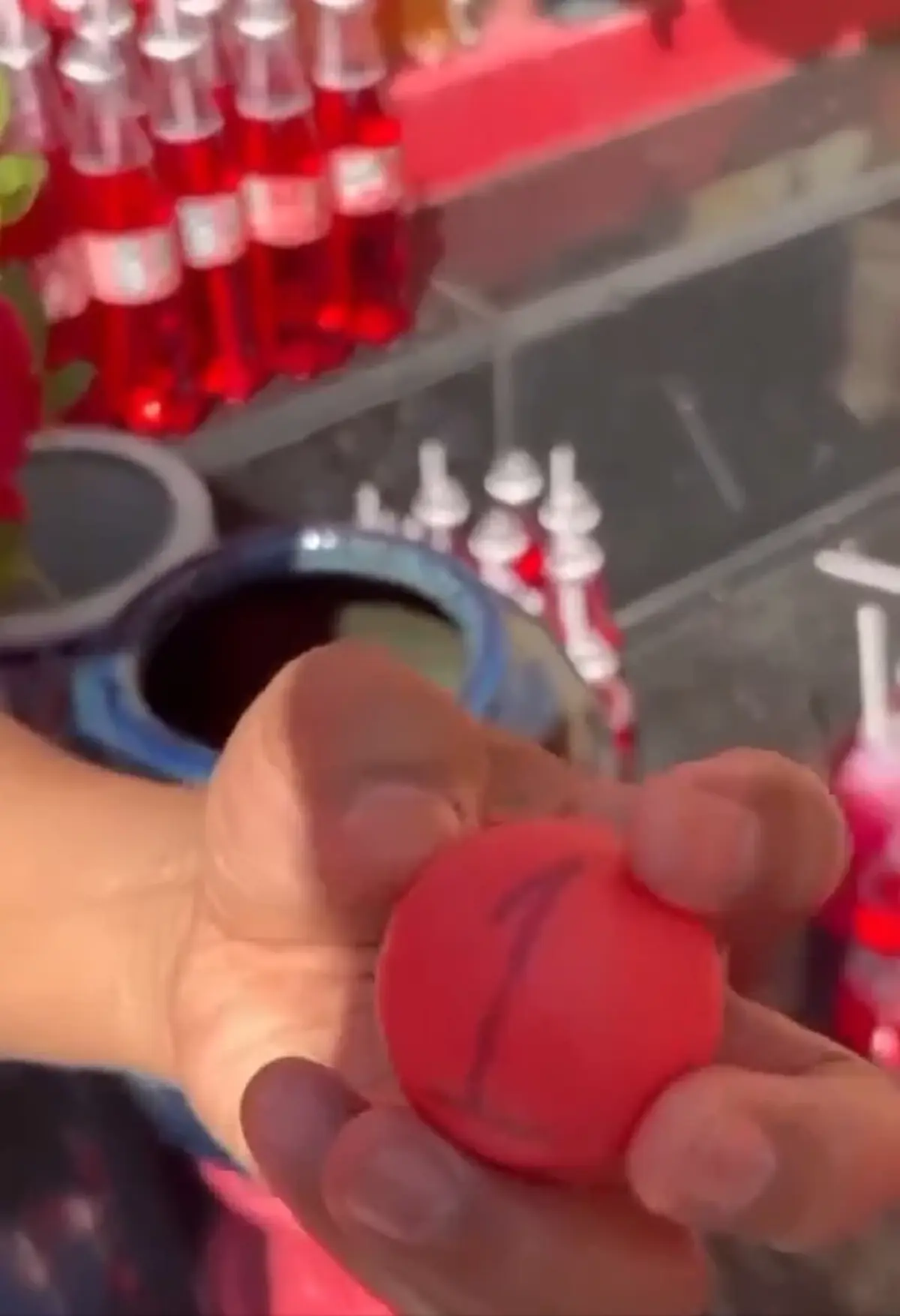 มนต์สิทธิ์ คำสร้อย ล้วงไหจับลูกปิงปอง จุดธูปมงคล ได้เลขสวย