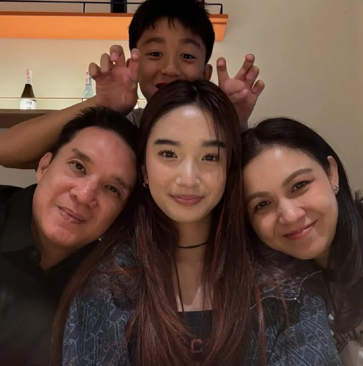 กบ สุวนันท์ โพสต์ซึ้งถึง บรู๊ค ดนุพร ครบรอบแต่งงาน 17 ปี