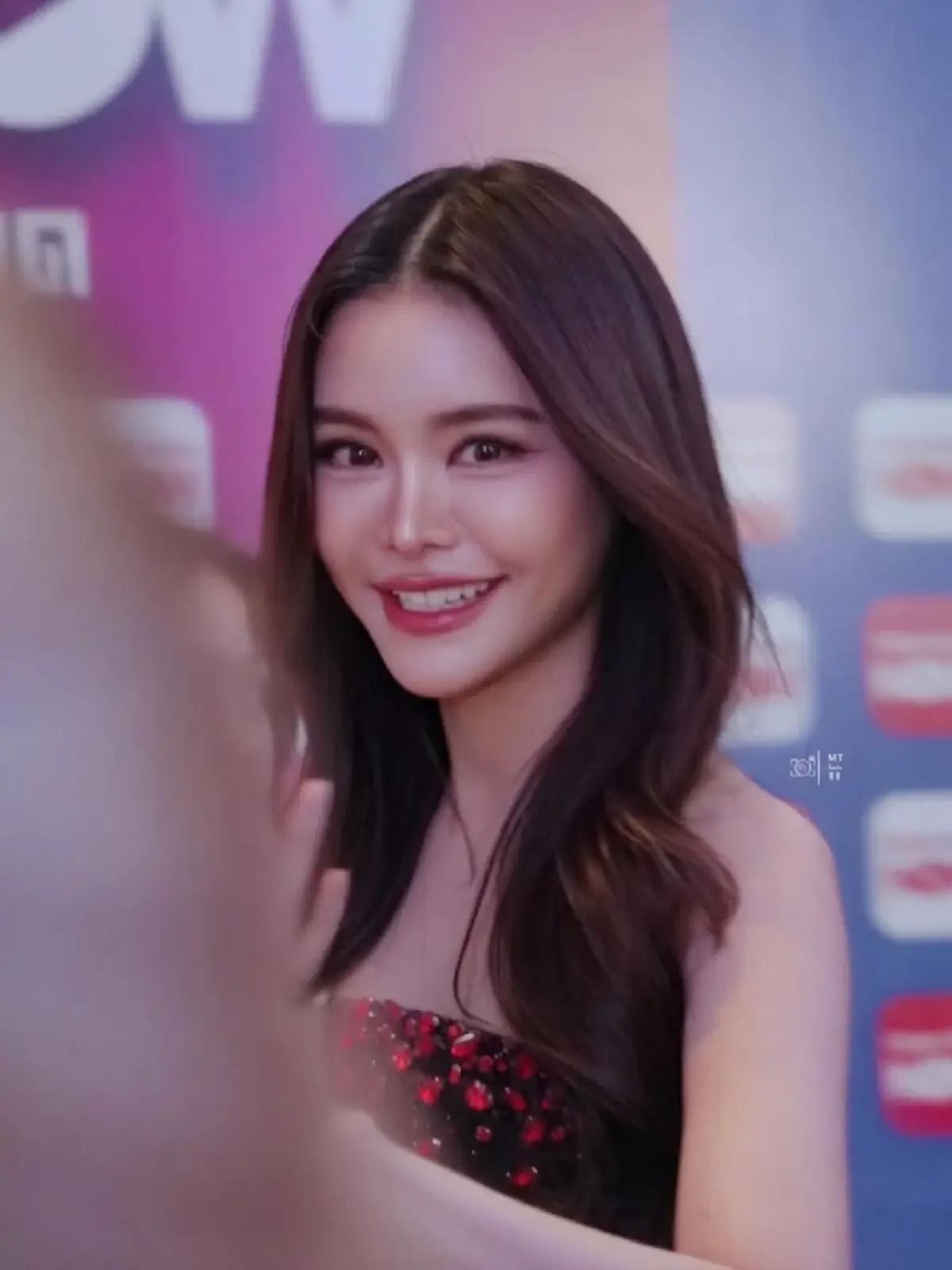  สวยละมุนขึ้นจริง! “อิงฟ้า วราหะ” บินลัดฟ้าทำตาที่เกาหลี 