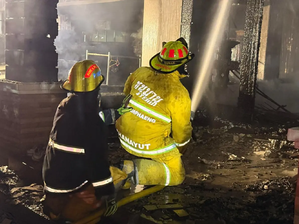 สลดใจ ไฟไหม้บ้าน คร่าชีวิตยกครัว 5 ราย จนท.เผยสาเหตุน่ากลัวมาก