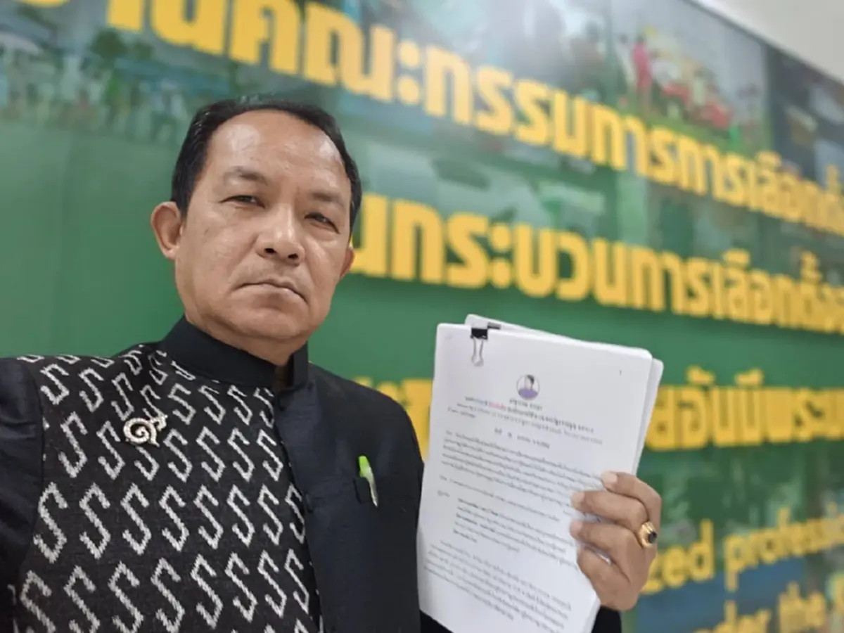 ศรีสุวรรณ ร้อง กกต.ตรวจสอบพรรคเพื่อไทย กรณีนโยบายสุ่มแจกเงิน 9 ล้าน