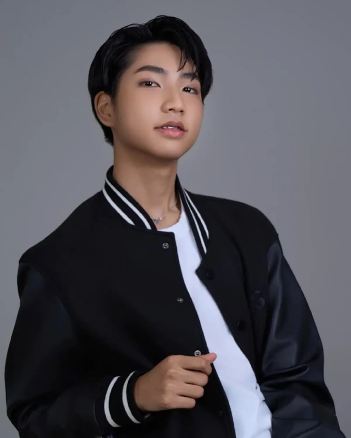 เปิดภาพล่าสุด ลูกชายนักร้องดัง โตเป็นหนุ่มแล้ว หล่อออร่าจับ