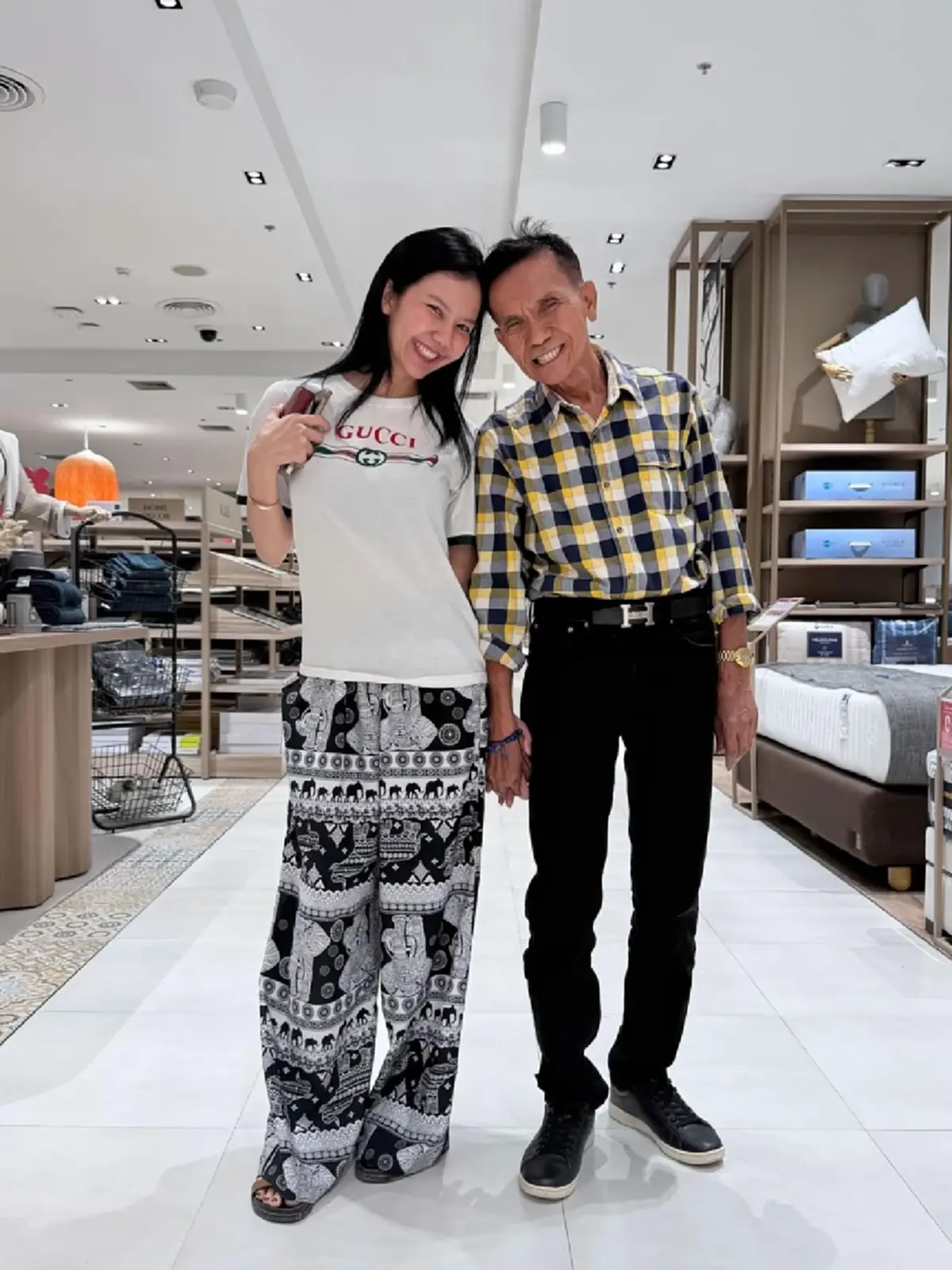 สาวคู่กรณี "พ่อจ๊ะ นงผณี" ร่ำไห้เล่านาทีเฉี่ยวชนจนเกิดเหตุ