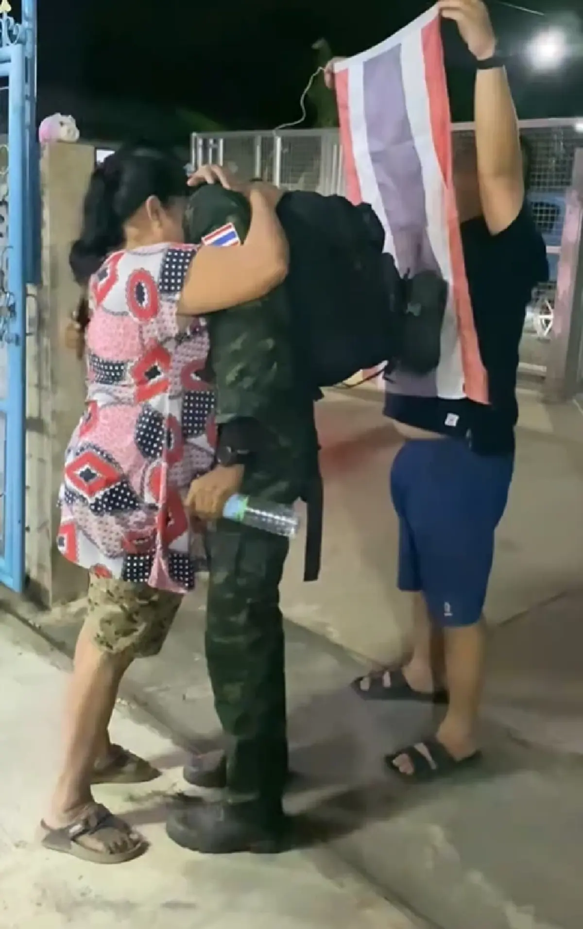 น้ำตาแตก แม่เพิ่งรู้ความจริง ลูกชายไปรบชายแดน ปิดบังนาน 4 เดือน