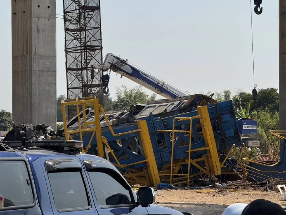 ยอดเสียชีวิตพุ่ง 30 ราย เครนก่อสร้างหล่นทับรถไฟ ที่ อ.สีคิ้ว นครราชสีมา