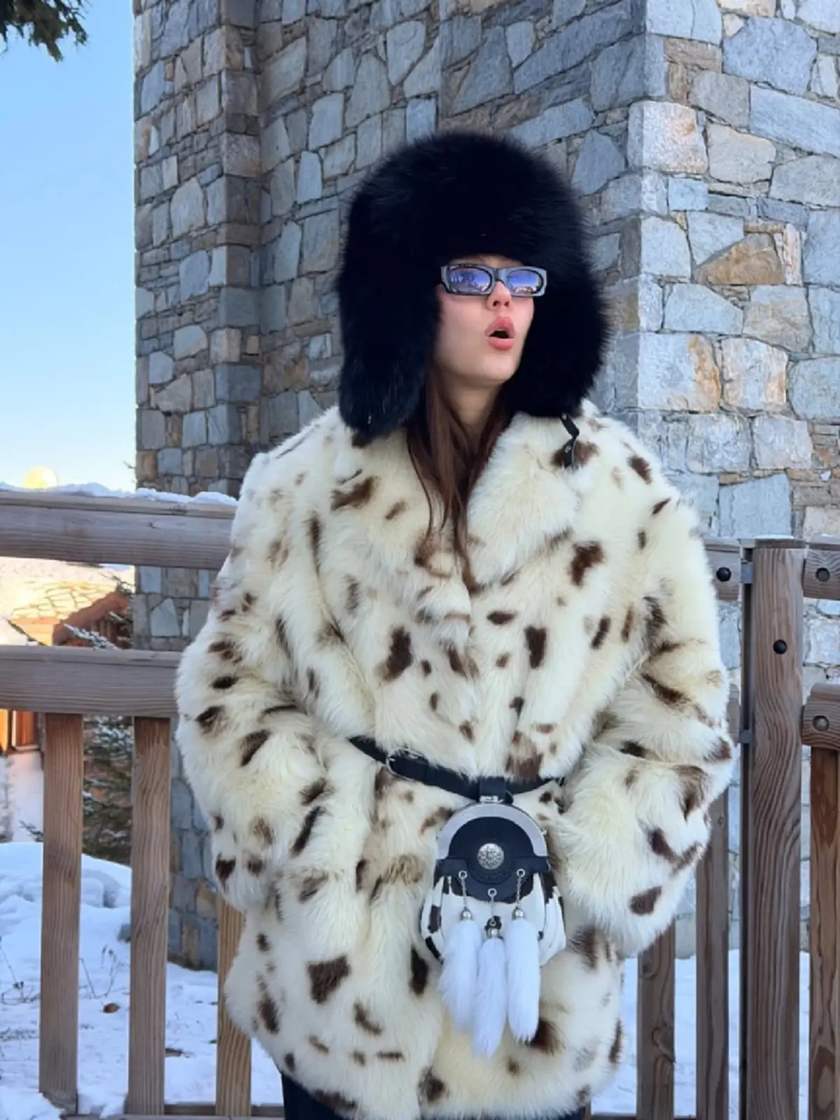 “ชมพู่ อารยา” แต่งตัวจัดไปวันๆ “น้องเกล” ทริปนี้ก็ไม่เบา