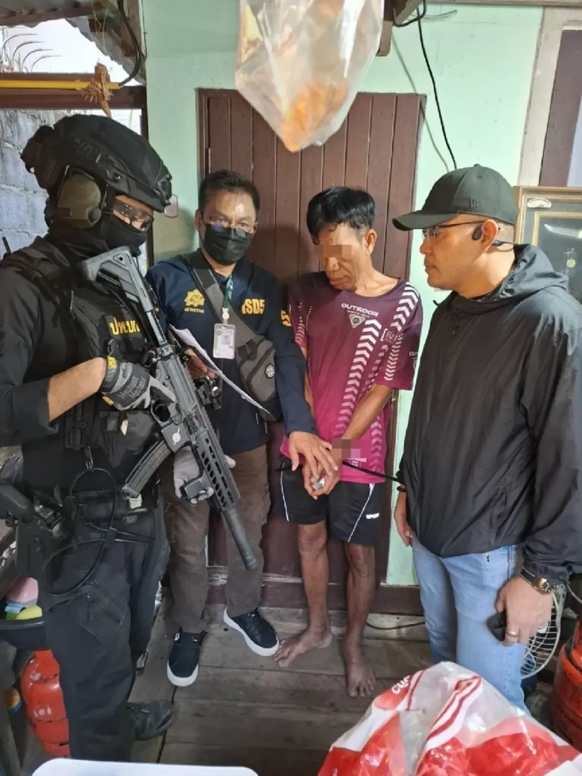 บุกเช้ามืด ทลายรังขาใหญ่วัย 60 ประวัติอื้อ วีรกรรมไม่ธรรมดา