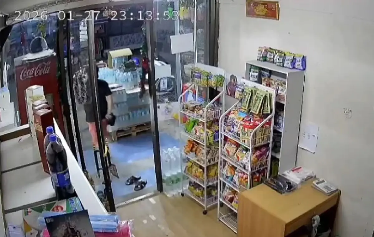 หนุ่มใหญ่ร้านของชำ เก็บความแค้นสะสม บุกลงมือเพื่อนบ้านดับ