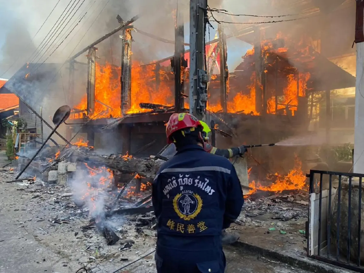 ระทึก ไฟไหม้กุฏิพระวัดดัง ย่านนิมิตรใหม่ เร่งสอบสวนหาสาเหตุ