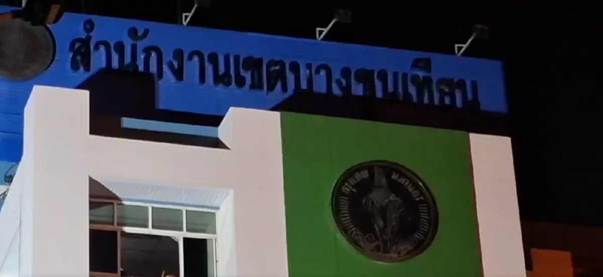 นาทีเพลิงไหม้อาคารสำนักงานเขตบางขุนเทียน เจอแล้วห้องต้นเพลิง