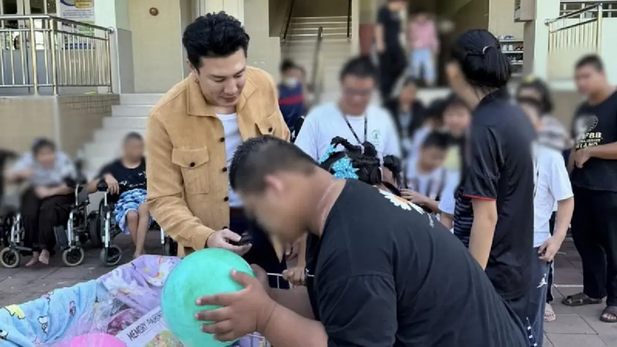 โดม ปกรณ์ ลัม จัดวันเด็ก มอบของเล่นให้น้องพิการซ้ำซ้อน