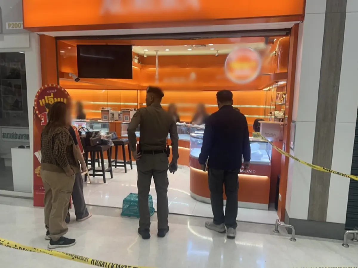 อุกอาจ คนร้ายบุกเดี่ยว ชิงทองร้านดังกลางห้าง กวาดทองคำ 149 บาท