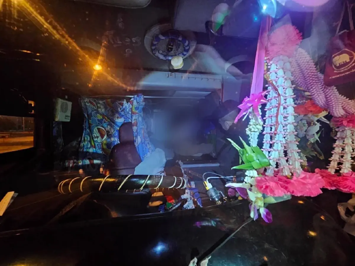 สกัดจับโชเฟอร์รถทัวร์ ตีเนียนช่วงปีใหม่ ขนกันมาเต็มรถ