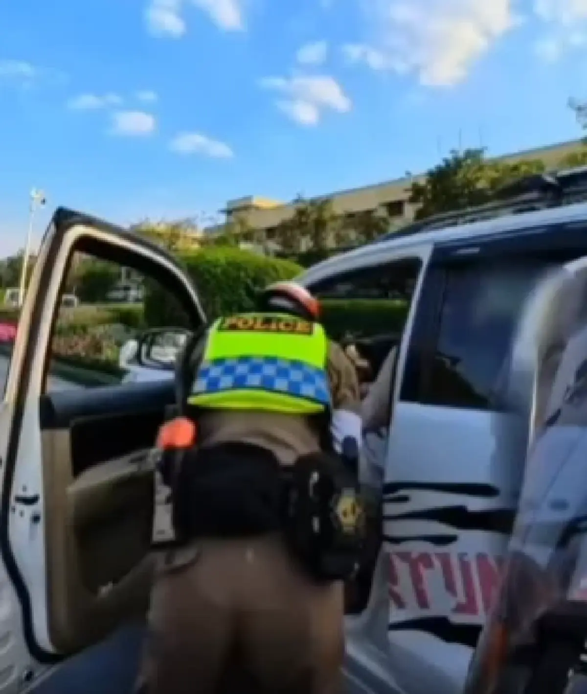 ส่องทะเบียน สาวสุดกลั้น ตำรวจช่วยทำคลอดกลางถนนราชดำเนิน