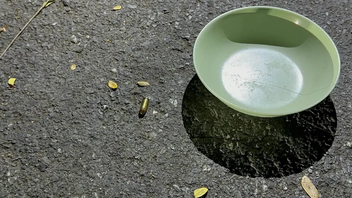 สลด เด็กชายวัย 13 ปี นั่งเล่นสะพานข้ามคลอง ถูกกลุ่มวัยรุ่นรัวดับ