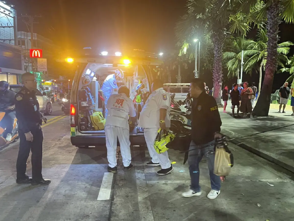 แตกตื่น ชายล้มนอนนิ่งริมหาดจอมเทียน สาเหตุพีคจากปลาตัวเดียว