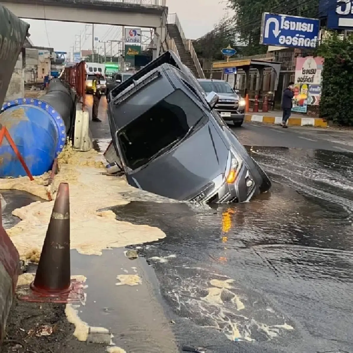 เปิดใจคนขับกระบะ นาทีระทึก ถนนพระราม 2 ทรุดกะทันหัน รถเกือบคว่ำ