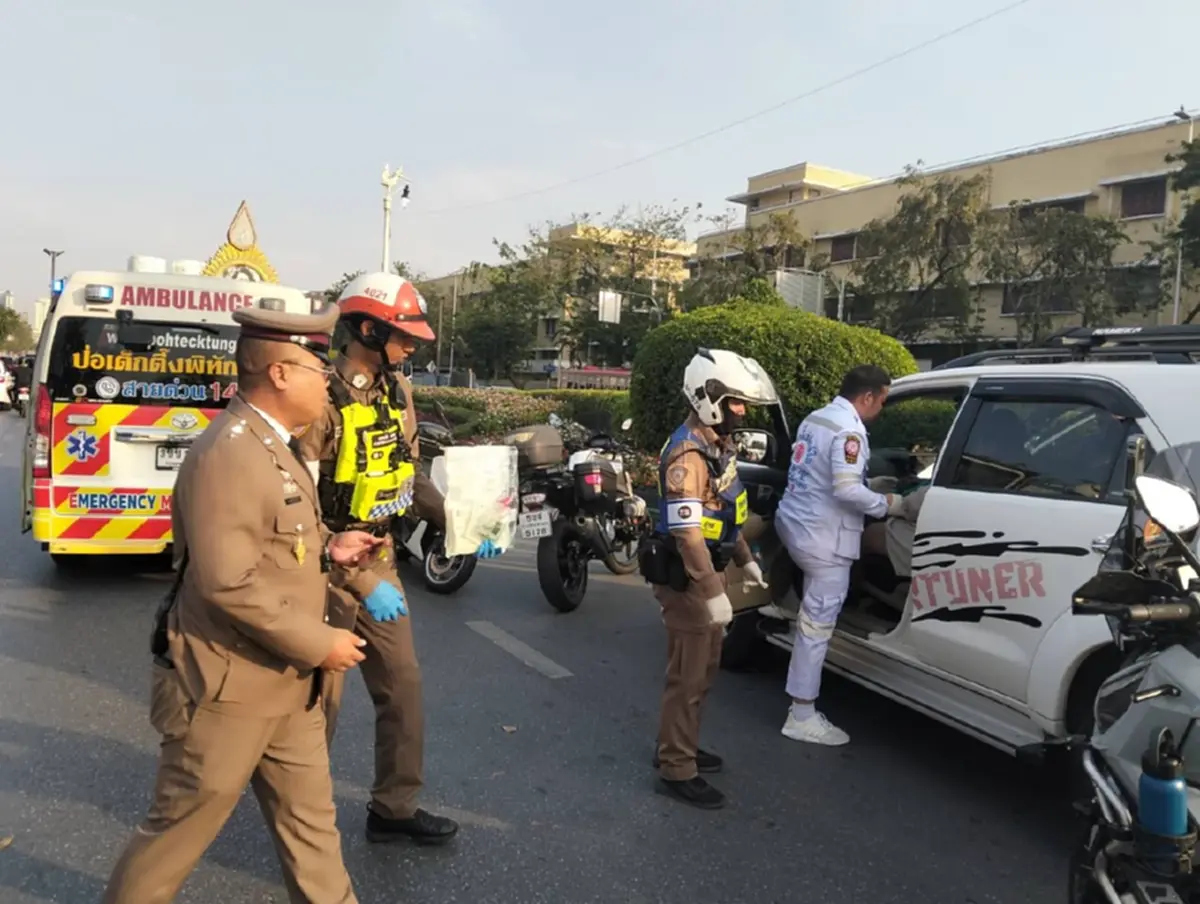 วินาทีชีวิต ตำรวจช่วยทำคลอดในรถ ใช้ไหวพริบช่วยจนทารกรอด