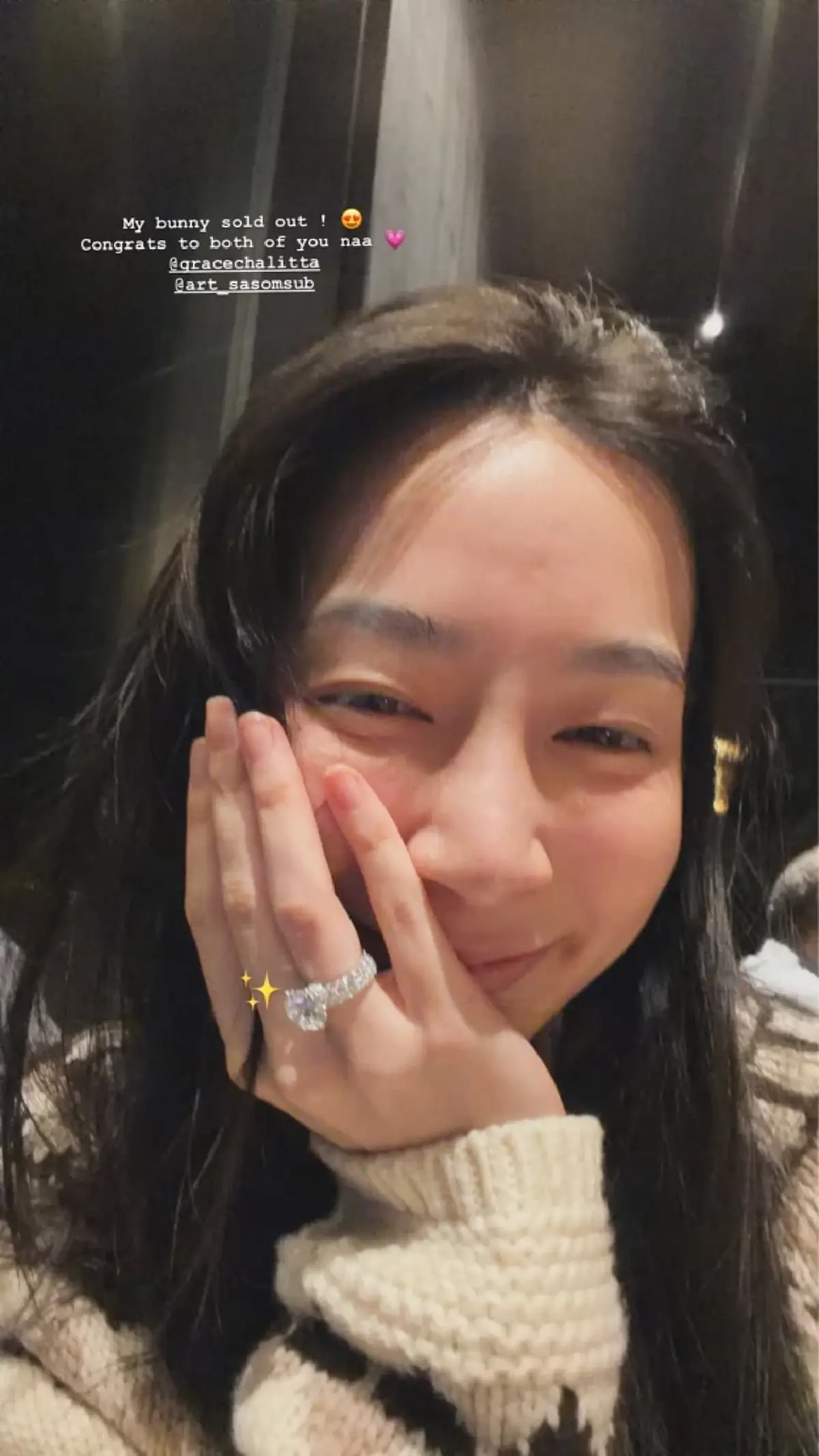 ดาราสาว ถูกแฟนหนุ่ม ทายาทนักการเมืองดัง เซอร์ไพรส์ขอแต่งงาน