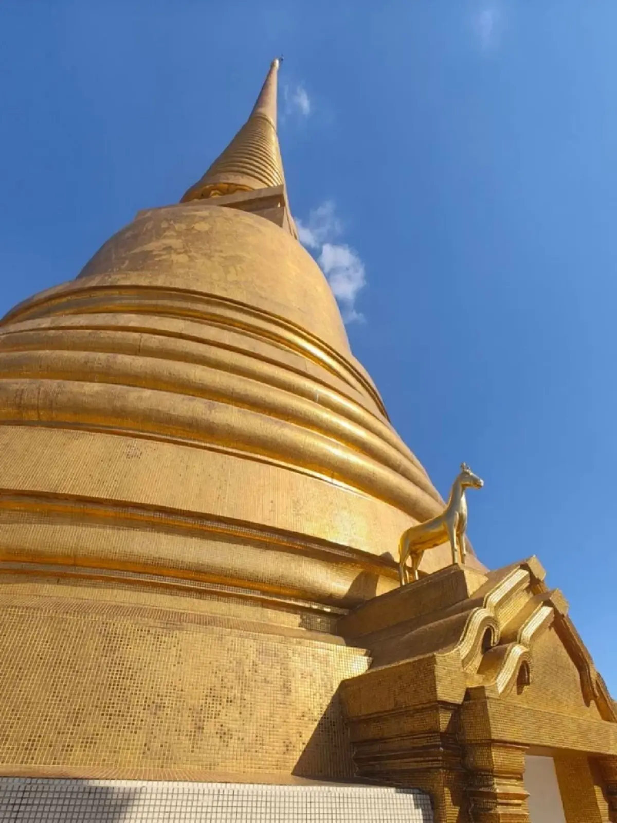 “เวียร์ ศุกลวัฒน์” ควง “วิกกี้-น้องวิริน” เข้าเมืองทำบุญ