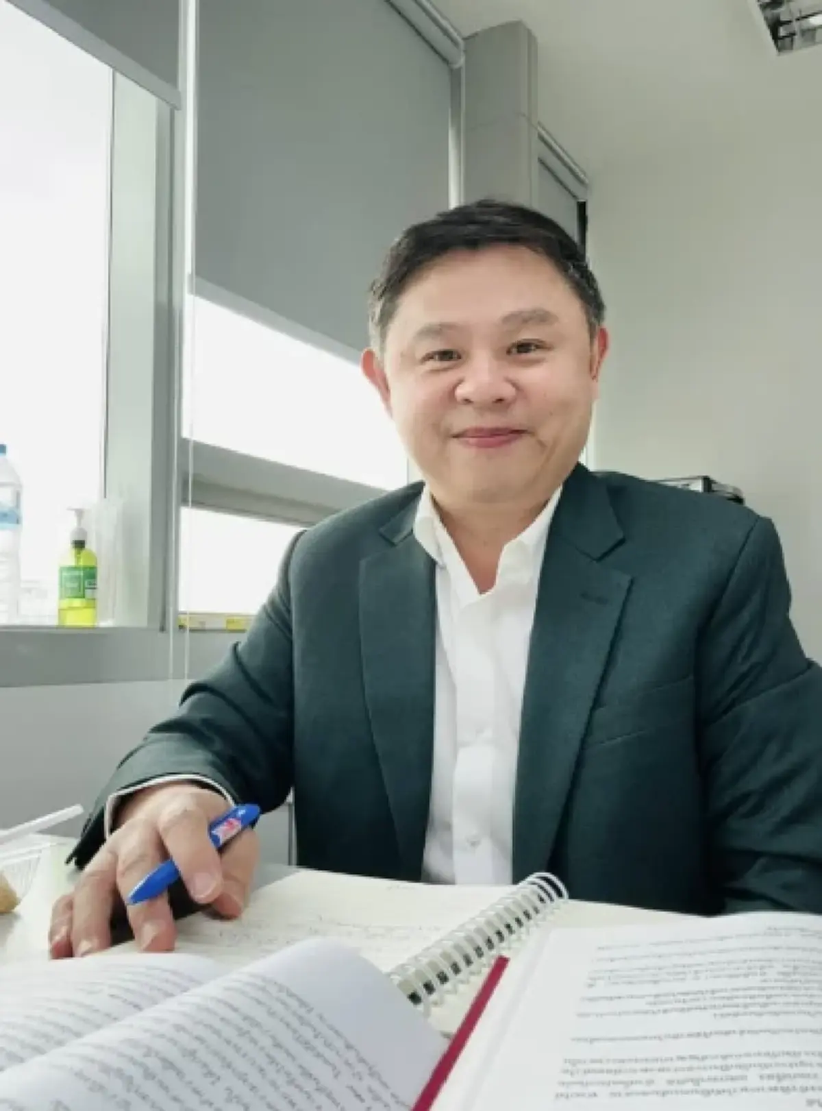 รู้จัก "ทนายแก้ว" จากอยากเป็นหมอ สู่วันชีวิตพลิกมาเรียนกฎหมาย