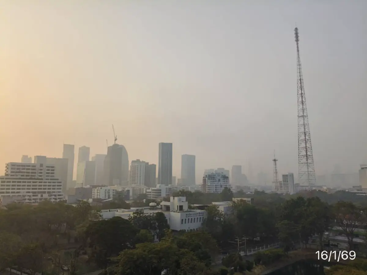 รู้แล้วสาเหตุ เช้านี้ท้องฟ้าดูขมุกขมัว ทั้งที่ค่าฝุ่น PM2.5 ลดลง