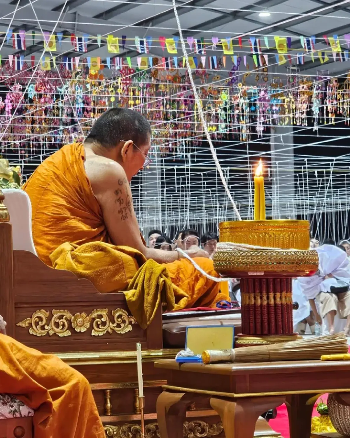 ฮือฮา "หลวงปู่ศิลา" ให้พรแรง ก่อนหลุดโฟกัสขันน้ำมนต์สวดข้ามปี