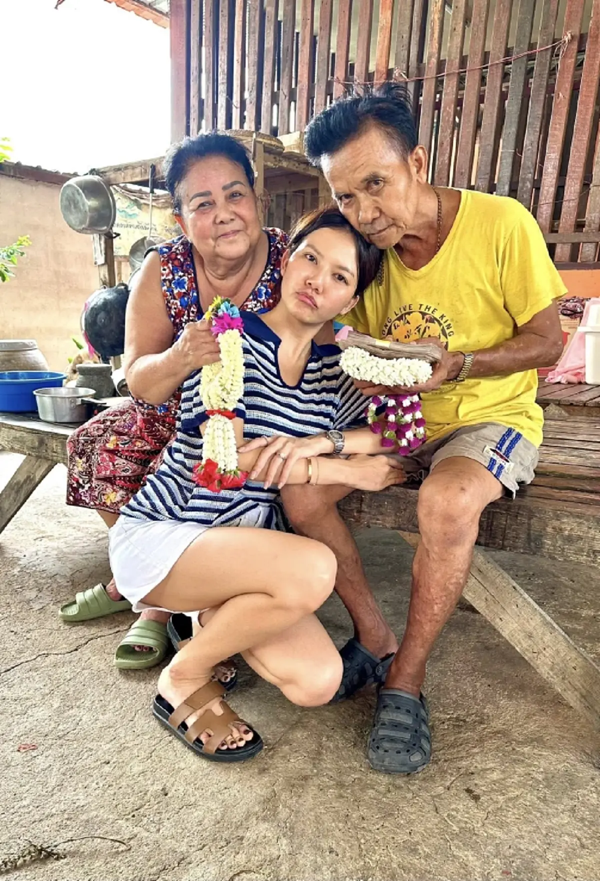 บีบหัวใจ "จ๊ะ นงผณี" โพสต์แล้ว หลังพ่อประสบอุบัติเหตุอาการสาหัส