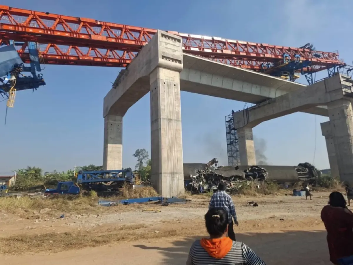 เปิด 4 ข้อสันนิษฐาน เครนก่อสร้างถล่มทับรถไฟสีคิ้ว โคราช