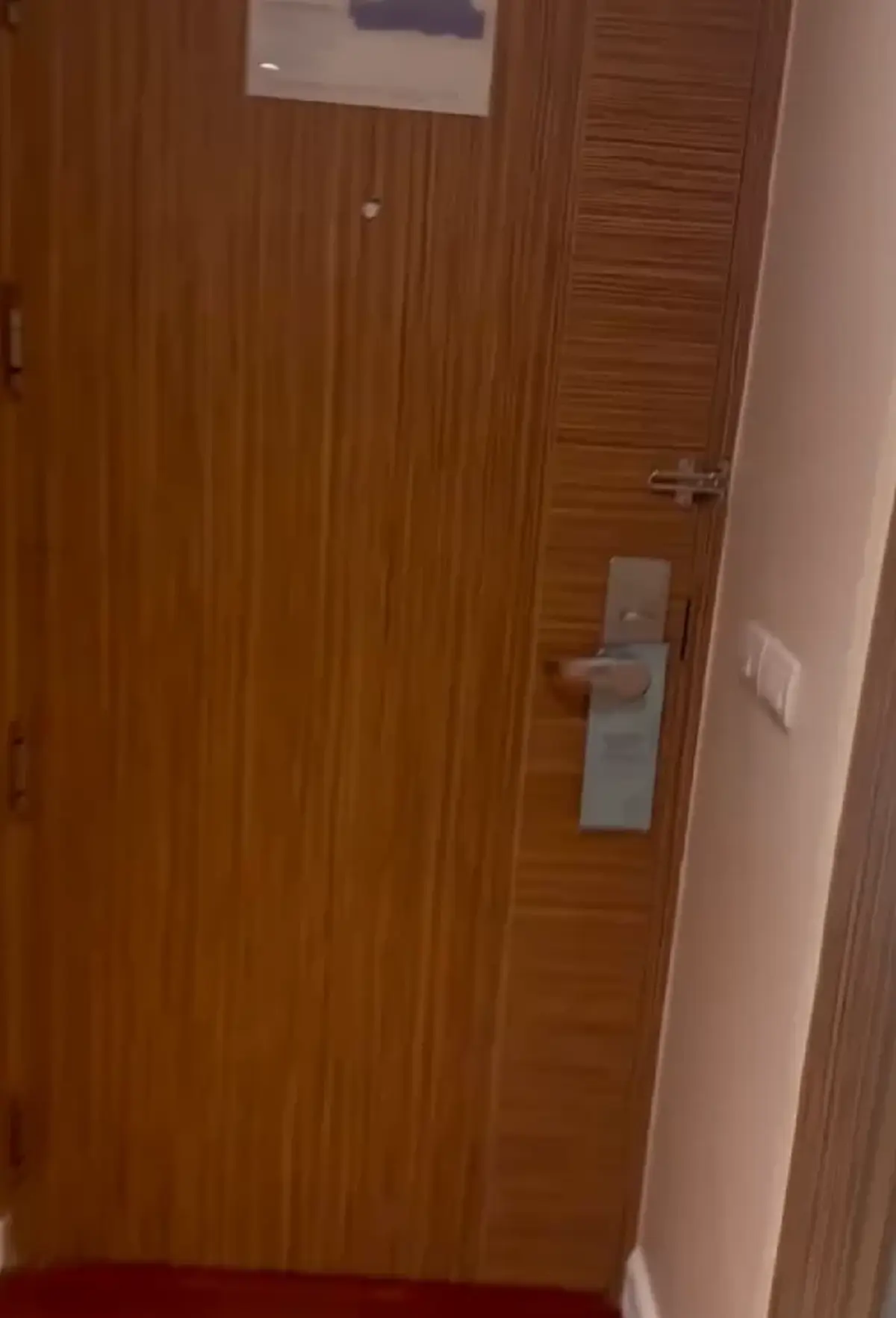 ดีเจสาว เจอคนพยายามบุกเข้าห้อง สุดท้ายแจ้งความถึงรู้เป็นใคร