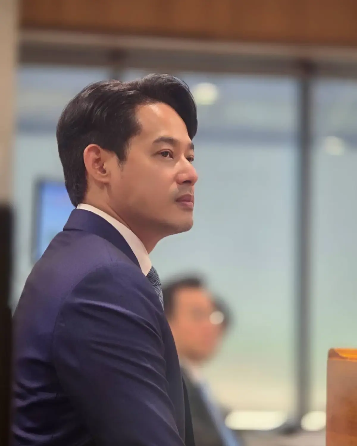 "เพชร กรุณพล" โพสต์แล้ว ปมแชร์ภาพแผ่นพับแนบเงินหน้าประตู